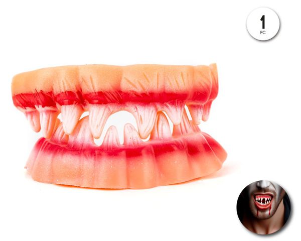 Dentadura doble con sangre